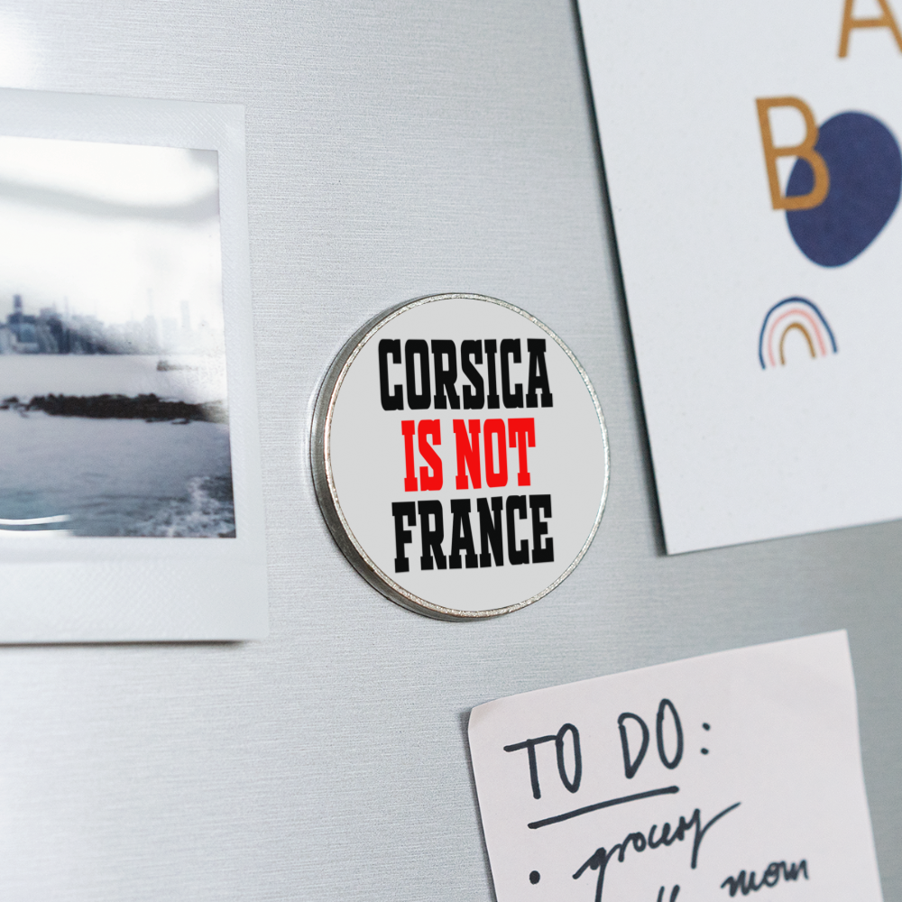 Magnet rond Corsica is not France - blanc